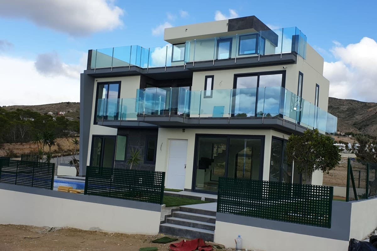 3 Bedroom villa with pool in Sierra Cortina, Benidorm, Costa Blanca North