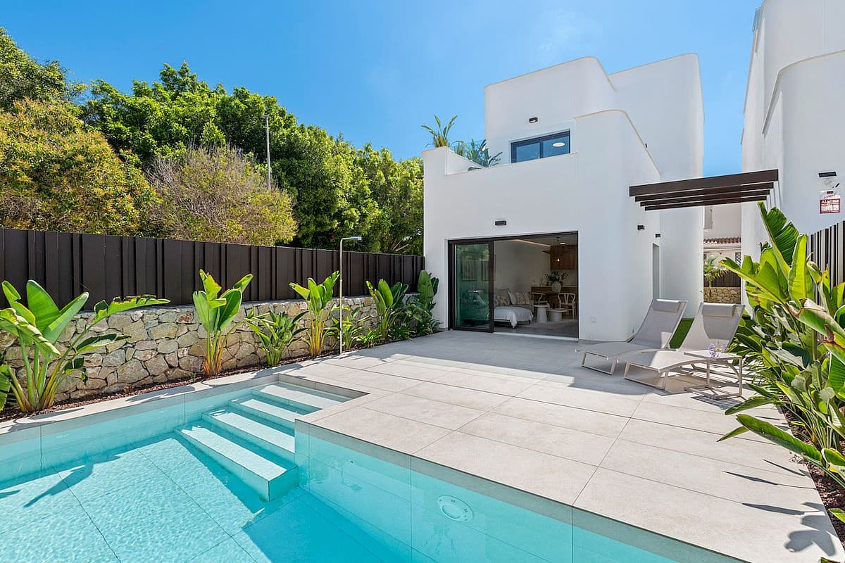3 Bedroom villa with pool in Mil Palmeras, Costa Blanca South